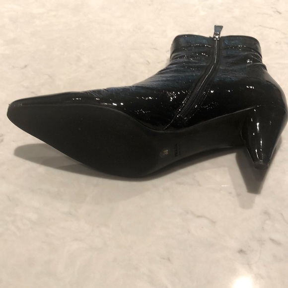 Prada - Picture 3 of 6